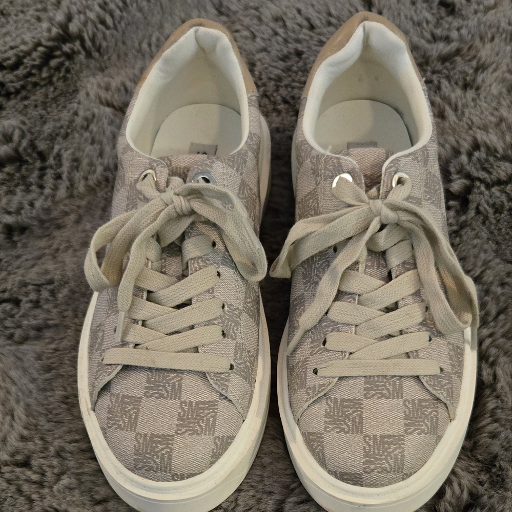 Elegant Gray Sneakers for Women